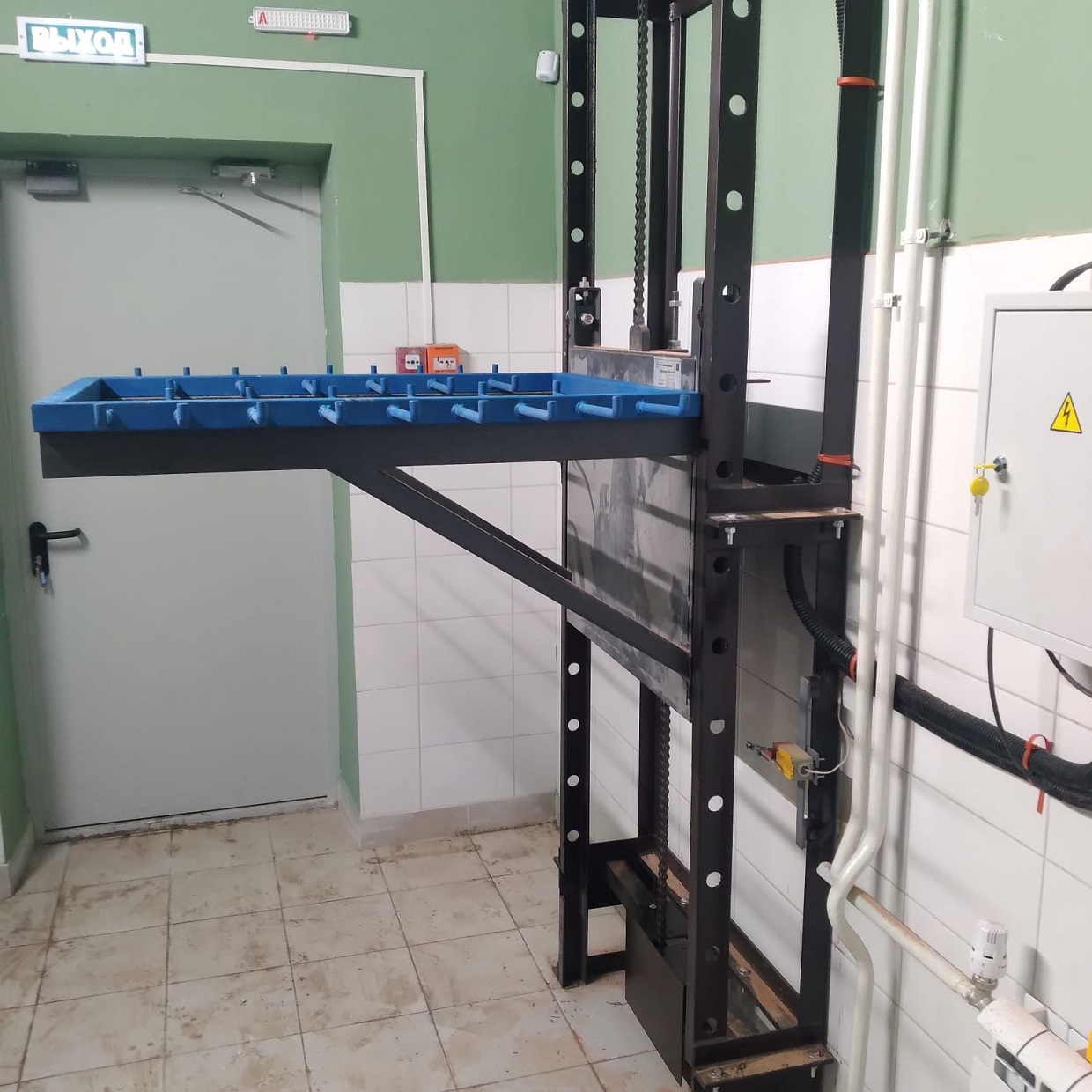 Мачтовый грузовой подъемник (цепной), 300 кг